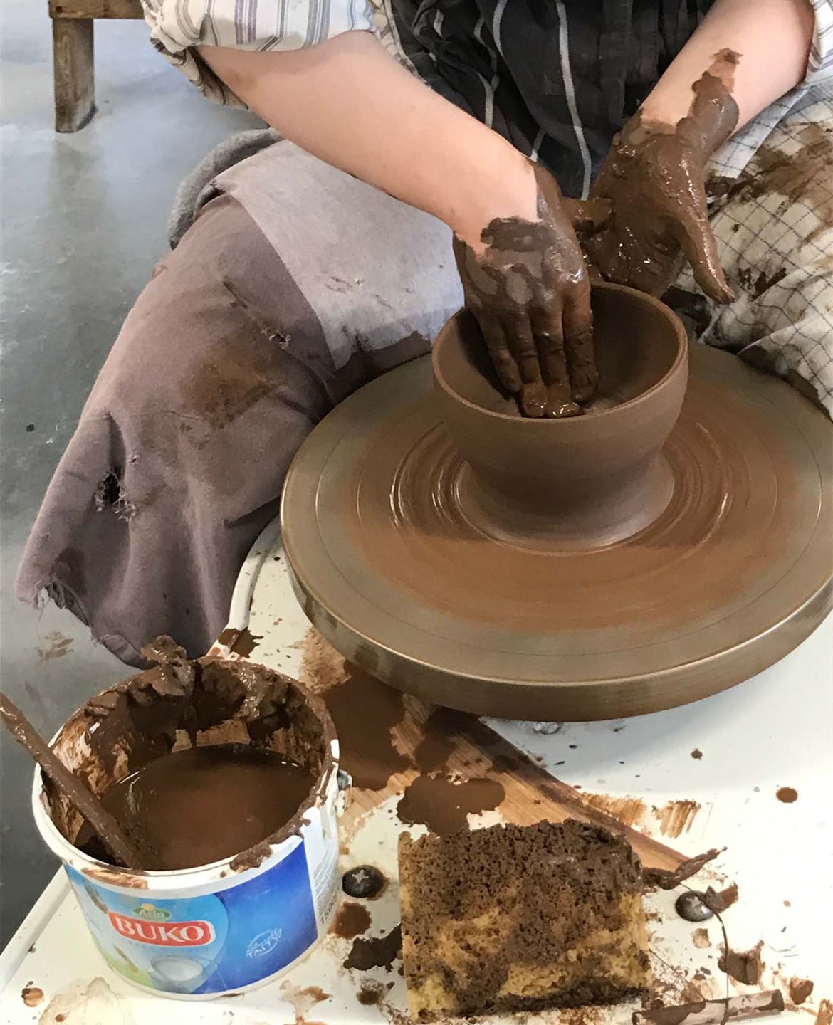 Drejning af keramik skål