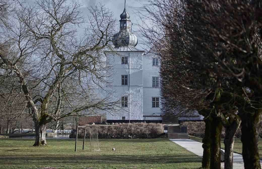 Engelsholm Højskole - slottet og parken